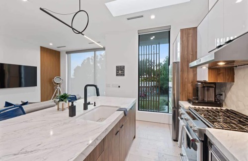 Galindo Casa | New Listing Sale! Austin's Best Modern 2BR Casita