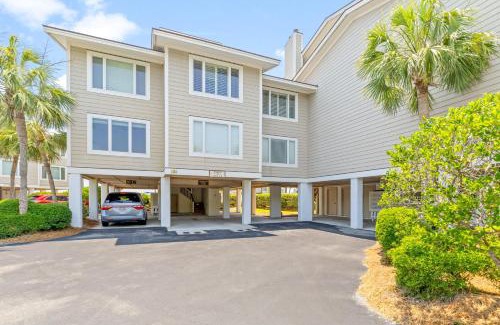 Isle of Palms Apartamento | New Listing! Seagrove Villa 3A - Luxurious Ocean View!