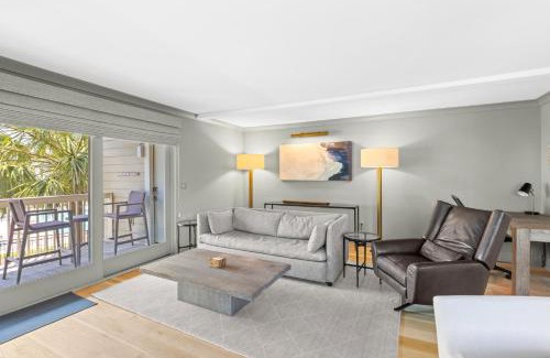 Isle of Palms Apartamento | New Listing! Seagrove Villa 3A - Luxurious Ocean View!