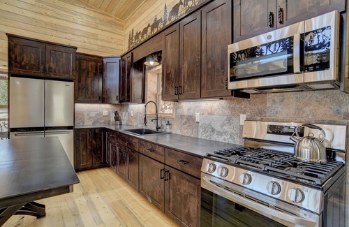Creede Cabina | New Listing! Secluded Off-Grid Mountain Retreat-Pet-Friendly-National Forest