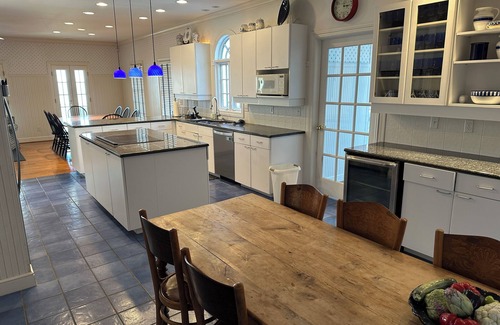 Gypsum Casa | NEW LISTING - SEIZE THE DAY 8 Br / 3.5 Ba lakefront home sleeps up to 18