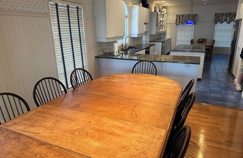 Gypsum Casa | NEW LISTING - SEIZE THE DAY 8 Br / 3.5 Ba lakefront home sleeps up to 18