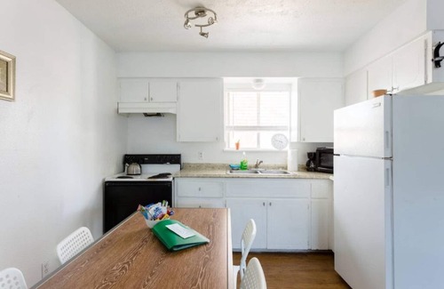 Johnston Terrace Casa | ¡Nuevo listado! Simple y confortable de 2 recámaras cerca del centro / AUS