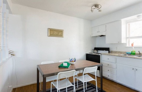 Johnston Terrace Casa | ¡Nuevo listado! Simple y confortable de 2 recámaras cerca del centro / AUS
