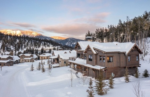 Spanish Peaks Cabina | New Listing! Spanish Peaks Ski-in/Ski-out Cabin with Hot Tub, Fireplace, Heated Garage and Grill!
