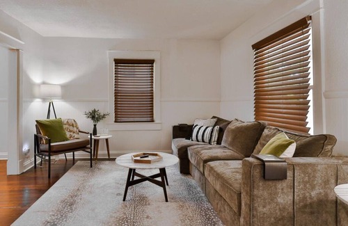 Rosedale Casa | NEW LISTING SPECIAL: West Plaza's best kept secret!