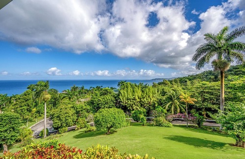 Montego Bay Villa | ¡Nuevo listado! Villa privada con majestuosas vistas al mar. Piscina. 10 minutos de playa. Wi-Fi gratis