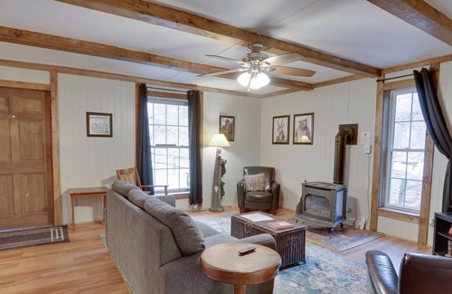 Bat Cave Cabaña | New Listing-Swimmable Riverfront Cottage-Hot tub-Mins to Chimney Rock