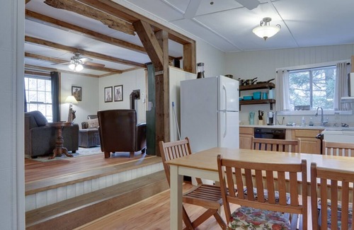 Bat Cave Cabaña | New Listing-Swimmable Riverfront Cottage-Hot tub-Mins to Chimney Rock