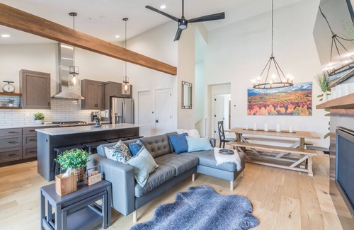 Ridgway Casa | New Listing - The Summit! Brand New Luxury Townhome-Air Conditioning