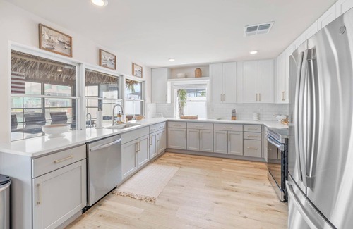 Spring Hill Casa | New Listing/Tiki Bar/Waterfront/Pool/games
