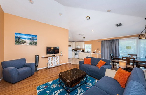 Independence Square Apartamento | New Listing Enjoy our Aqua Beach Suite 2 bedroom walk to BEACH
