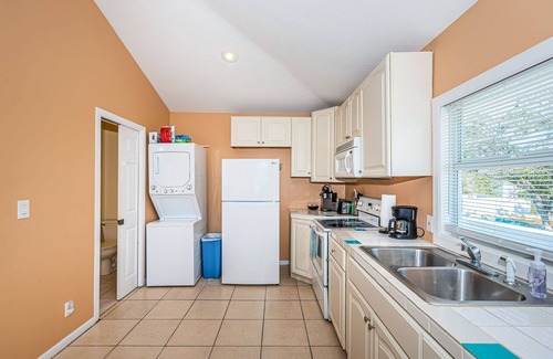 Independence Square Apartamento | New Listing Enjoy our Aqua Beach Suite 2 bedroom walk to BEACH