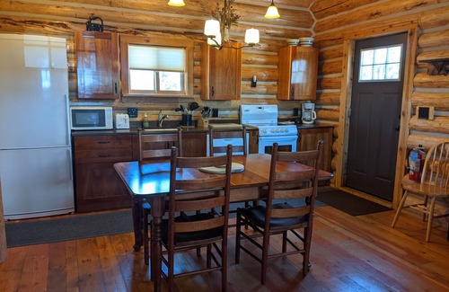 West Yellowstone Cabina | Brand New Log Home - cuadras de la puerta oeste de Yellowstone