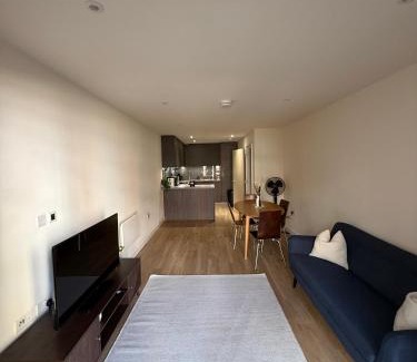 Whittington Apartamento | New London 2-Bedroom 2-Bath Apartment- Contractors and Long Stays Dis-Count