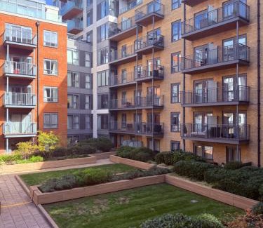 Whittington Apartamento | New London 2-Bedroom 2-Bath Apartment- Contractors and Long Stays Dis-Count