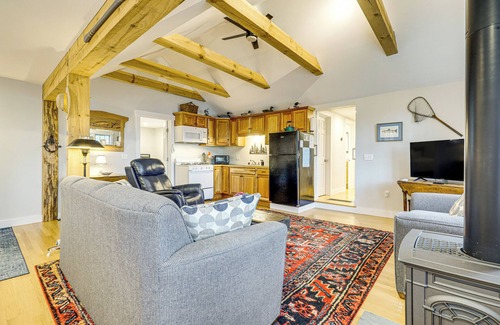 New London Cabaña | New London Cottage w/ Grill, Lake & Beach Access