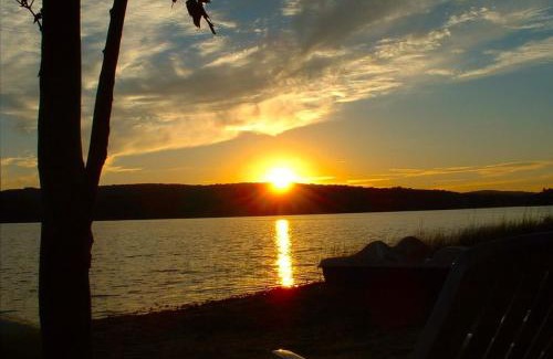Lake Township Casa | New! Long Lake Landing Kayaks & Sandy Waterfront