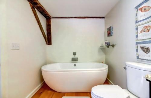 Williamsville Casa | New Lovely Vermont Hamlet Home near Rock River