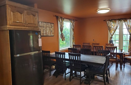 Hot Springs Casa | New Lower Rates! Amazing 8 Bedroom 3 Story Downtown Hot Springs! No Admin Fee!!