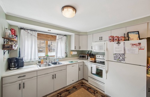 North Creek Casa | NEW! Lower Sleighride 2-Bedroom Townhouse with Pool by The Summit at Gore Mountain
