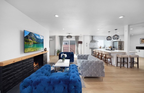 Fullerton Casa | NEW Lux 5BR Villa Near Disney, Knotts, LA, OC w/ Hot Tub & Games