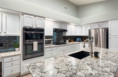 Arrowhead Lakes Casa | *NEW* Lux Lakeside View Villa 3BR Desert Oasis!