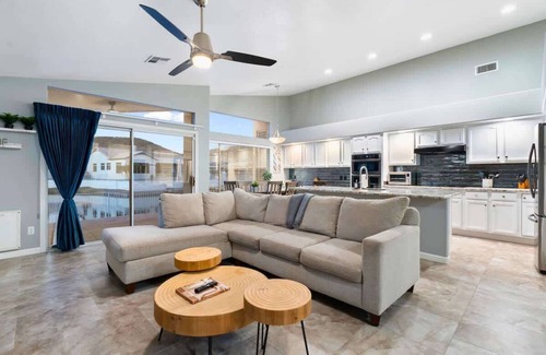 Arrowhead Lakes Casa | *NEW* Lux Lakeside View Villa 3BR Desert Oasis!