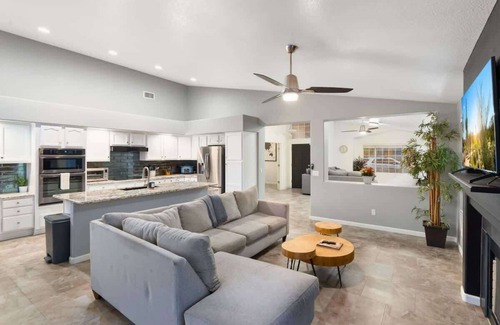 Arrowhead Lakes Casa | *NEW* Lux Lakeside View Villa 3BR Desert Oasis!