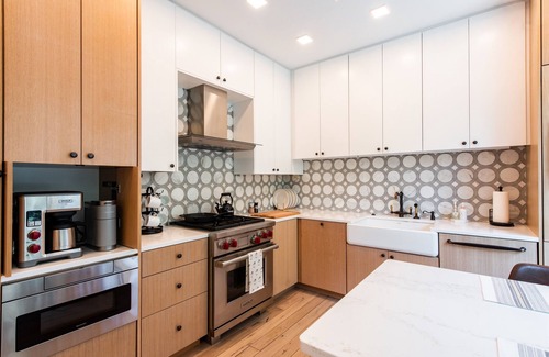 Versailles Casa | NEW Fireplace, Sunroom, Garden, Bourbon, Downtown LUX, Fully Loaded