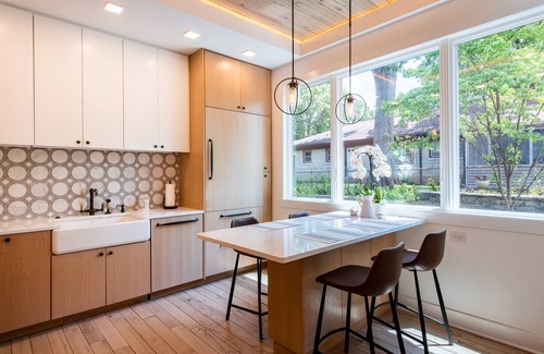 Versailles Casa | NEW Fireplace, Sunroom, Garden, Bourbon, Downtown LUX, Fully Loaded
