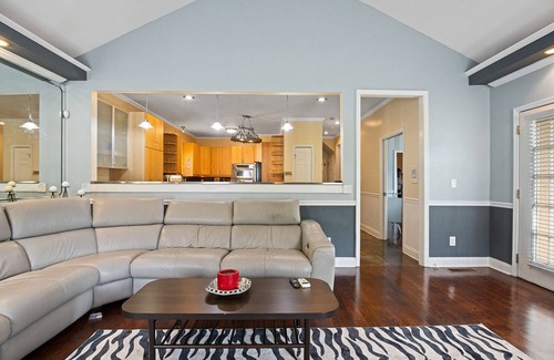 Church Street Casa | New! Luxe Family-Friendly Staycation Sleeps 16+