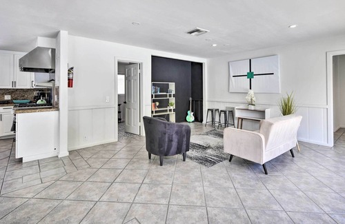 Deepwell Estates Casa | NEW! Luxe Palm Springs Smart Home w/ Putting Green