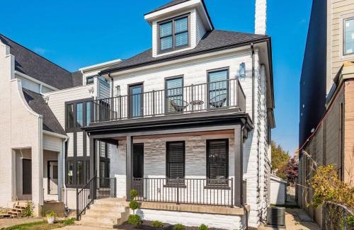Downtown Columbus Casa | New Luxe Reno Hot Tub n Roof Top Terrace