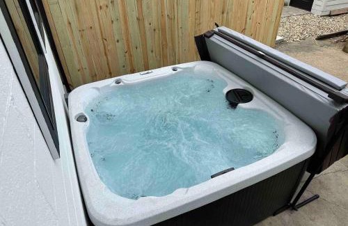 Downtown Columbus Casa | New Luxe Reno Hot Tub n Roof Top Terrace