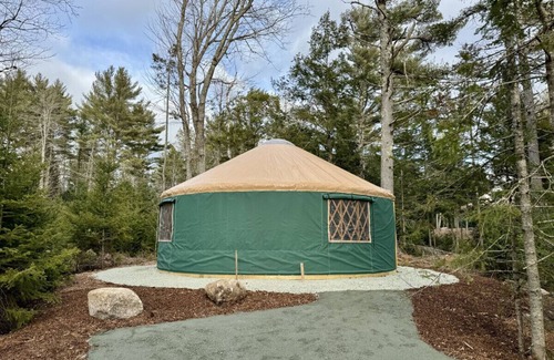 Bar Harbor Alquiler De RV | New luxurious 24’ yurt located in Bar Harbor, Maine with access to Northeast Creek