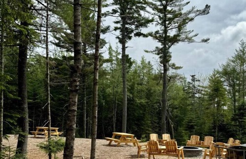 Bar Harbor Alquiler De RV | New luxurious 24’ yurt located in Bar Harbor, Maine with access to Northeast Creek