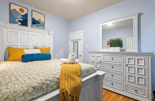 Chicago Apartamento | New Luxurious 5BD-2BA Home-FREE WINE-2CAR Parking
