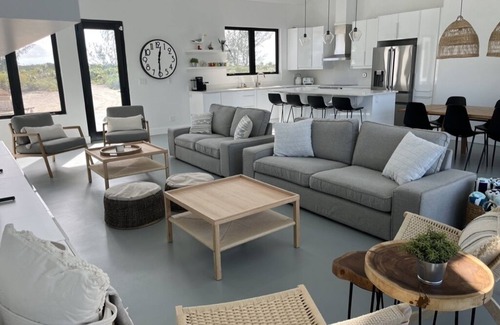 Whitby Casa | New Luxurious Beachfront Villa at Pumpkin Bluff -Your Ultimate Paradise Getaway!