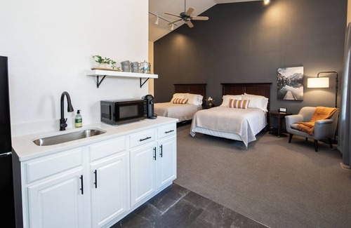 Erie Apartamento | NEW Luxurious Centrally Located Getaway Suite