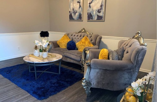 University Place Casa | NEW Luxurious comfy interior, 15 min from Uptown!