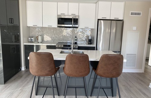 Innisfil Condominio | NEW Luxurious Corner Unit at Friday Harbour's All Season Resort