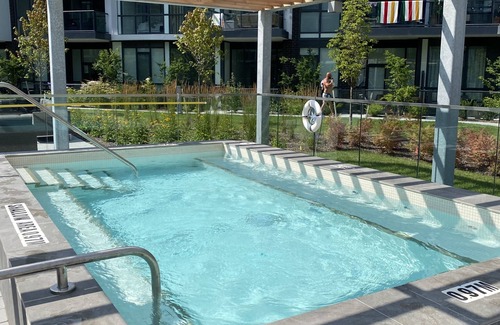 Innisfil Condominio | NEW Luxurious Corner Unit at Friday Harbour's All Season Resort