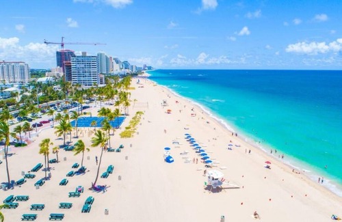 Victoria Park Casa | New Luxurious Home 3 Min to Beach Walk to Las Olas
