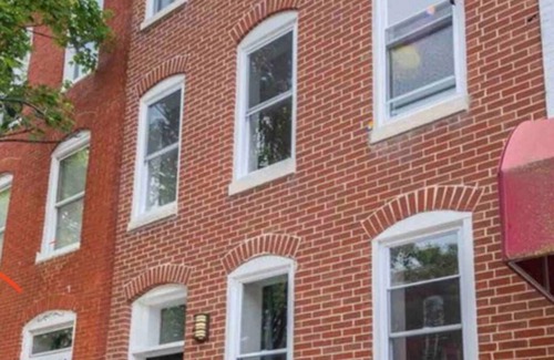 Downtown Baltimore Casa | New Luxurious Home! 6 minutes from Harbor Skyline View