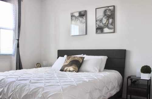 Riverview Apartamento | NEW! Luxurious Lakeview Retreat King Size| 1BR/1BA