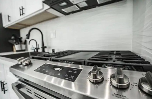 Sherman Oaks Apartamento | New Luxurious One Bedroom One Bathroom Guest Suite