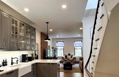 Hoboken Apartamento | NEW! Luxury 1-bedroom duplex - 10 min to NYC/Times Square