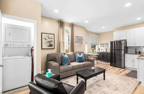 Mount Clemens Apartamento | New! Luxury 1BR Flat near Downtown Mount Clemens