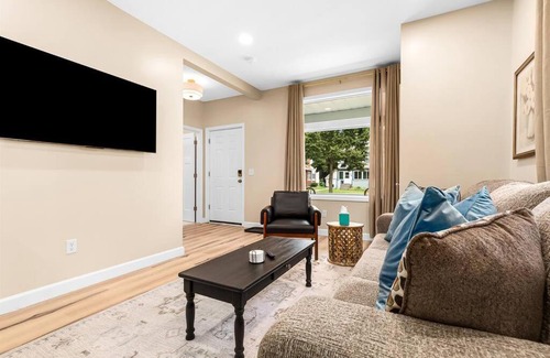 Mount Clemens Apartamento | New! Luxury 1BR Flat near Downtown Mount Clemens